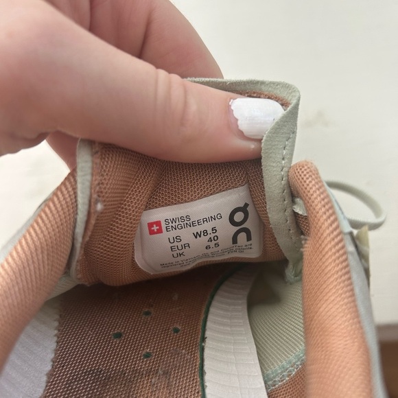 Women’s On Cloudflow Running Shoes Size 8.5 - Picture 6 of 6